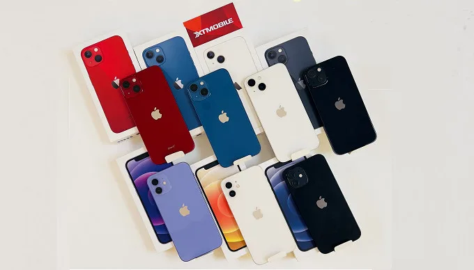 iPhone 12 sử dụng mô-đun camera xếp dọc, trong khi iPhone 13 sử dụng thiết kế camera chéo