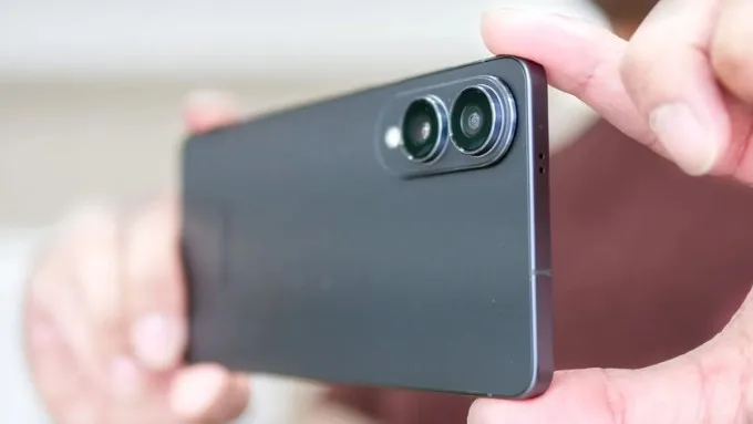 So sánh Galaxy S25 Edge và iPhone 17 Air về camera
