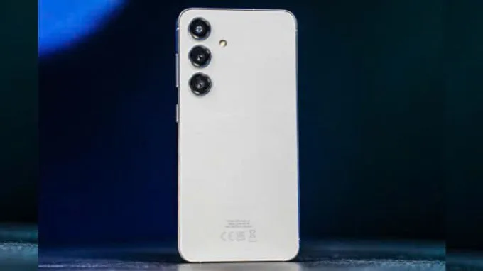 So sánh thiết kế Xiaomi 17 và Galaxy S25