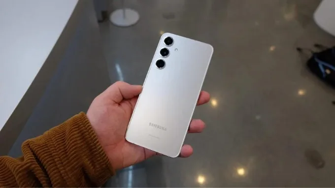 Thiết kế Galaxy S24 Plus