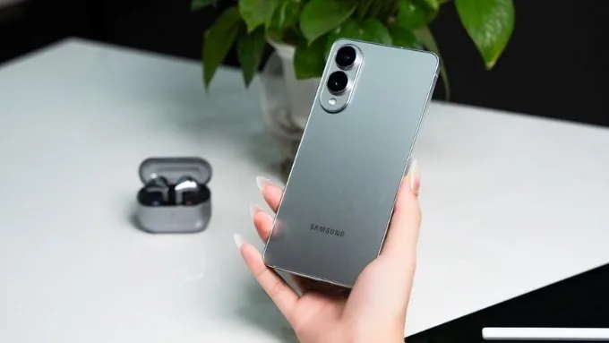 Galaxy S25 Edge nhanh chóng lu mờ dù từng được kỳ vọng