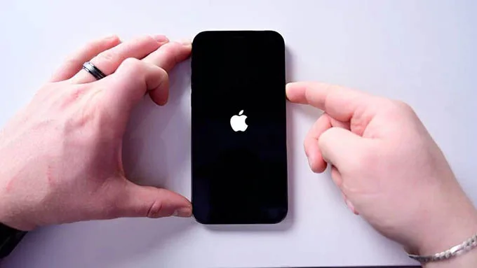 Khởi động lại điện thoại iPhone