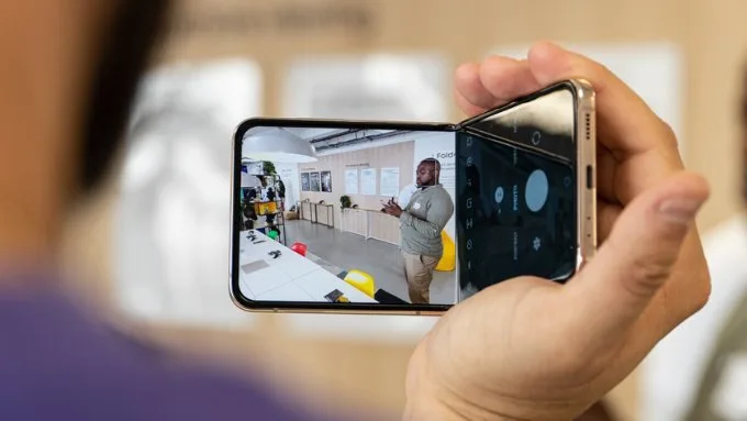 Camera đủ dùng, tận dụng tốt lợi thế thiết kế