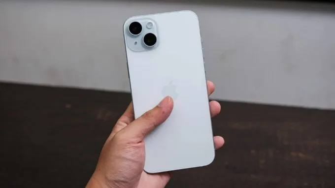 iPhone 15 Plus là điện thoại có kích thước lớn