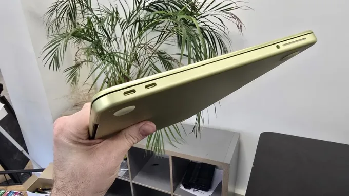 MacBook Neo được trang bị hệ thống cổng kết nối ở mức cơ bản