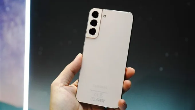 Samsung Galaxy S22 Plus cũ (99%) vẫn thể hiện rõ đẳng cấp của một chiếc flagship, kết hợp giữa thiết kế sang trọng và hiệu năng mạnh mẽ 