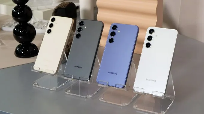 Mệnh Thủy nên chọn Galaxy S24 màu xanh, đen và xám