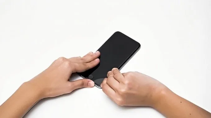 Gỡ bỏ kính cường lực