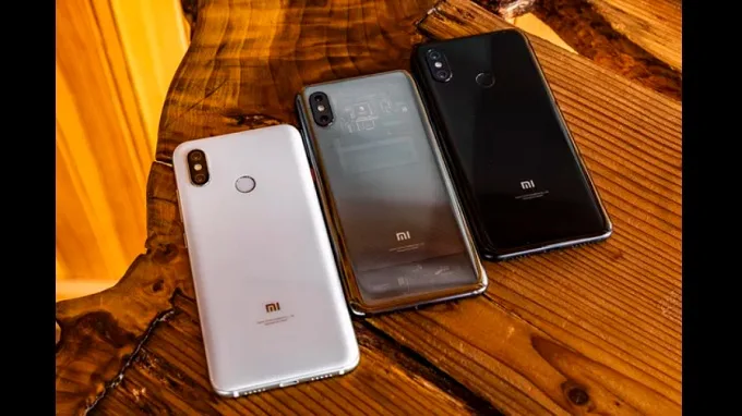 van-tay-xiaomi-mi-8-vs-mi-8-explorer-xtmobile