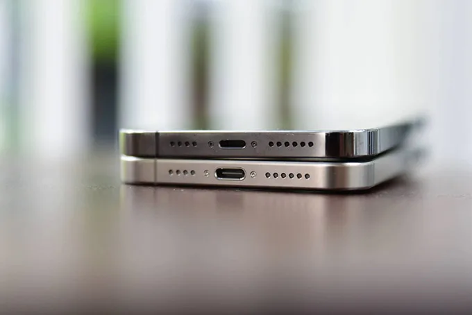 So sánh cổng sạc iPhone 15 Pro và iPhone 13 Pro