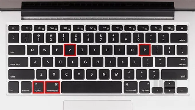 Nhấn tổ hợp phím Command + Option + P + R