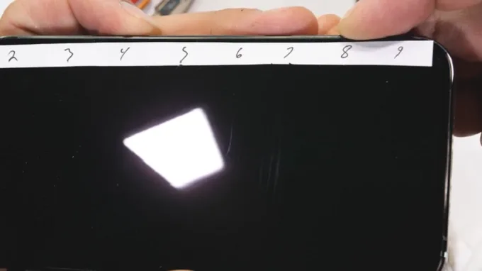 iPhone 12 Pro vẫn trầy ở mức 6 và trầy sâu hơn ở mức 7