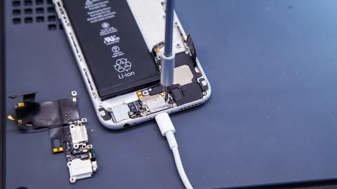 Thay chân sạc iPhone mới