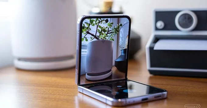 Galaxy Z Flip 5 vẫn sẽ được trang bị cụm 2 camera 12MP siêu xịn ở mặt sau