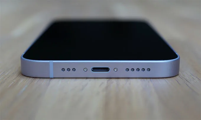 Galaxy A57 trang bị pin 5.000mAhm gần gấp rưỡi dung lượng pin 3.279mAh của iPhone 14