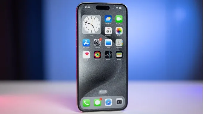 iPhone 15 Pro Max chạy iOS 18