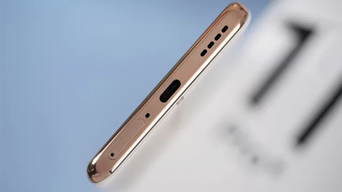 Realme 11 Pro Plus được hỗ trợ sạc nhanh