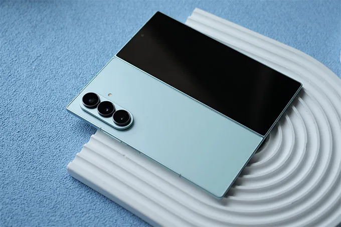 Hình ảnh Samsung Galaxy Z Fold 7 màu xanh Mint (bạc hà)