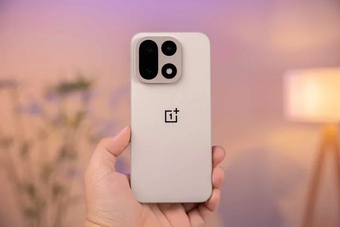 Thiết kế OnePlus 15