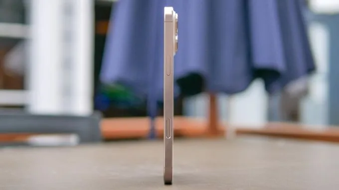 iPhone 16 Pro Max với khung titan, sang trọng