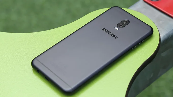 Galaxy-J7-Plus-voi-thiet-ke-manh-me-nang-dong-XTMobile