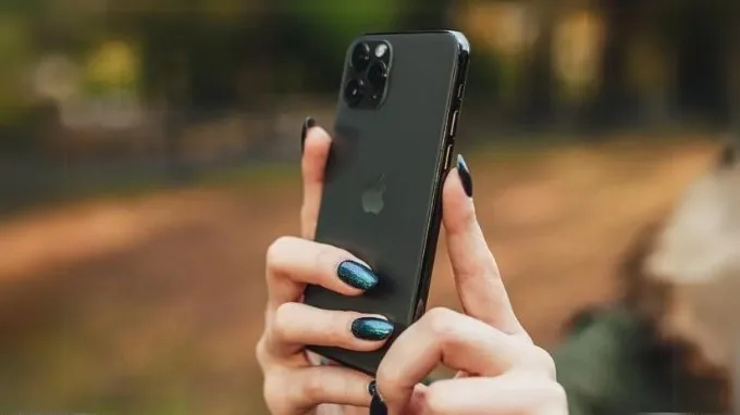 Sử dụng nút âm lượng làm màn trập trên iPhone 11