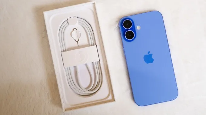 iPhone 16 màu Xanh lưu ly dành cho người mệnh Thủy đáng mua 2025