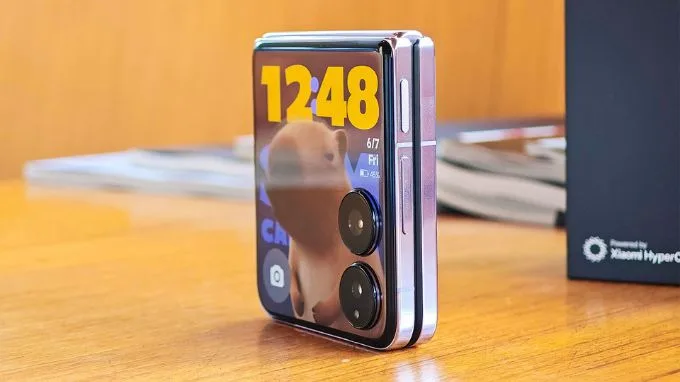 Thiết kế Galaxy Z Flip 6 và Xiaomi Mix Flip