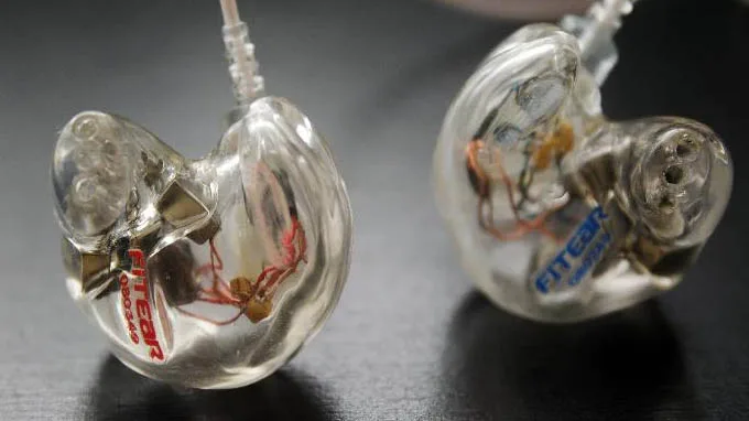 Custom In-ear Monitor lại là những chiếc tai nghe được sản xuất, chế tạo dựa trên yêu cầu đặc biệt