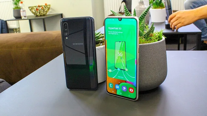 Galaxy A90 5G mang thiết kế tầm trung cũ