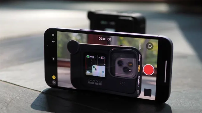 iPhone 14 dùng camera chính 12MP f/1.5 và siêu rộng 12MP