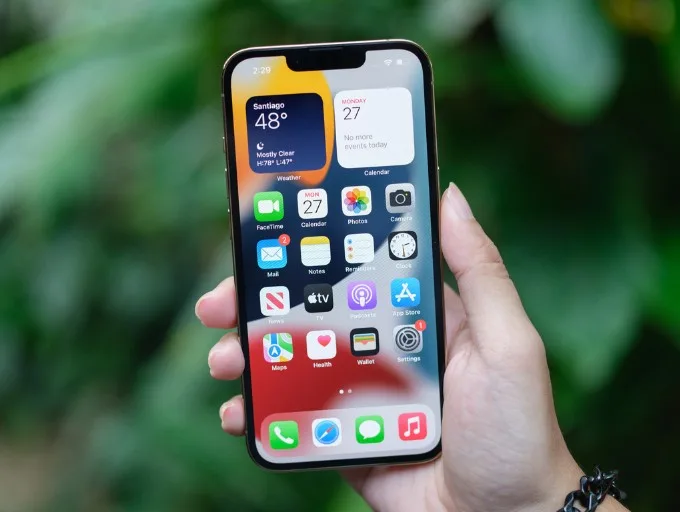 iPhone 13 Pro sở hữu màn hình OLED sắc nét