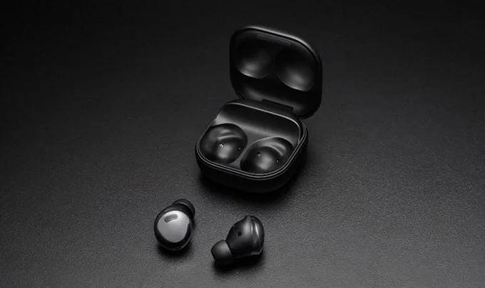 Galaxy Buds 2 không có gì khác biệt so với các phiên bản màu trước đó. 