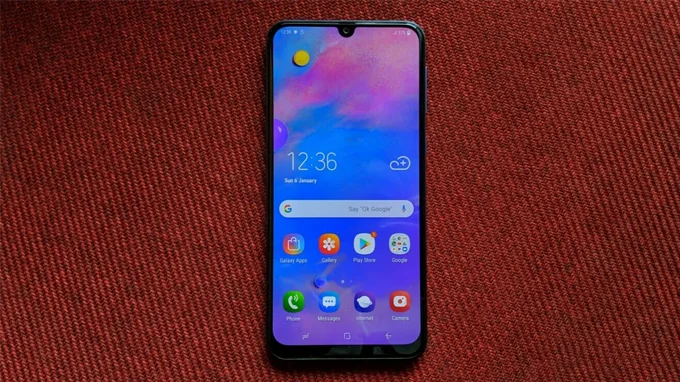 Mặt trước Galaxy M30 là màn hình Super AMOLED có kích thước 6.4 inch,