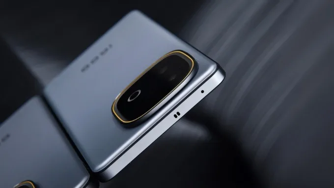 Thiết kế cạnh bên của iQOO Z10 Turbo Plus