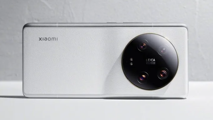 Thiết kế Xiaomi 13 Ultra vuông vức hơn với mặt lưng làm bằng da