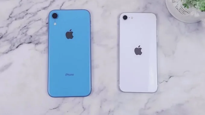 iPhone XR có thời lượng pin tốt hơn một chút so với iPhone SE 2020