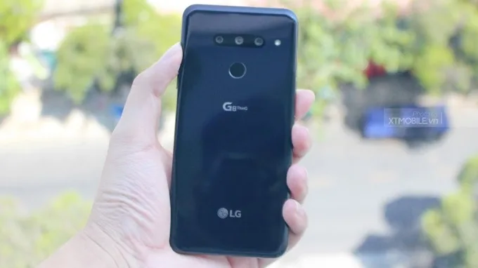  Camera LG G8 nằm an toàn sau lớp kính cường lực