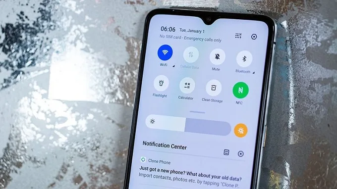 Chiếc Realme vẫn có màn hình giọt nước với viền dày