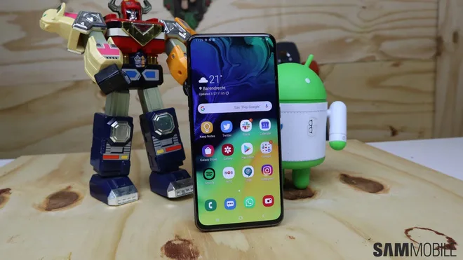 M90 có phần cứng tương tự như Galaxy A90