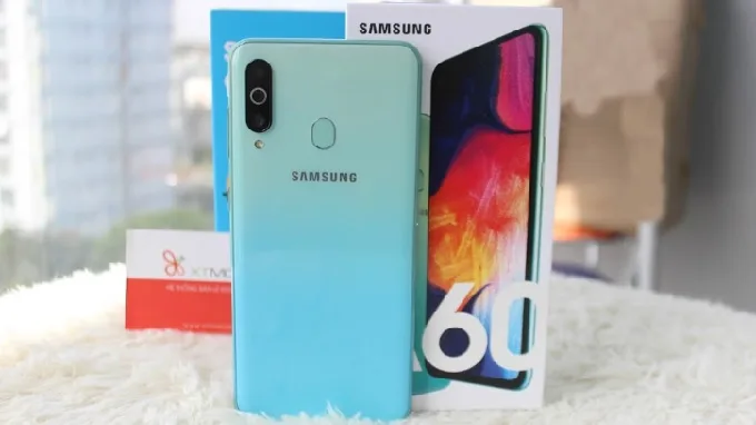 Cấu hình chipset, bộ nhớ 2 smartphone tương đồng