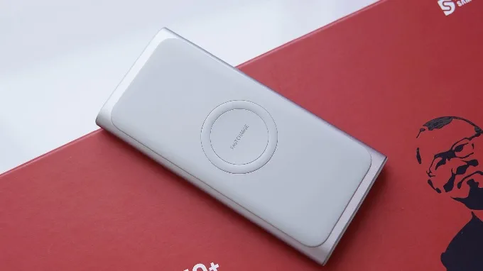 Hộp quà tặng kèm pin sạc dự phòng 10.000mAh