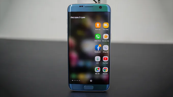 phu-phep-man-hinh-cong-galaxy-s7-edge-hien-dai-nhu-s8-s8-plus
