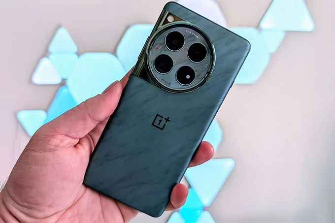 OnePlus 12 - Khả năng sạc nhanh đáng kinh ngạc