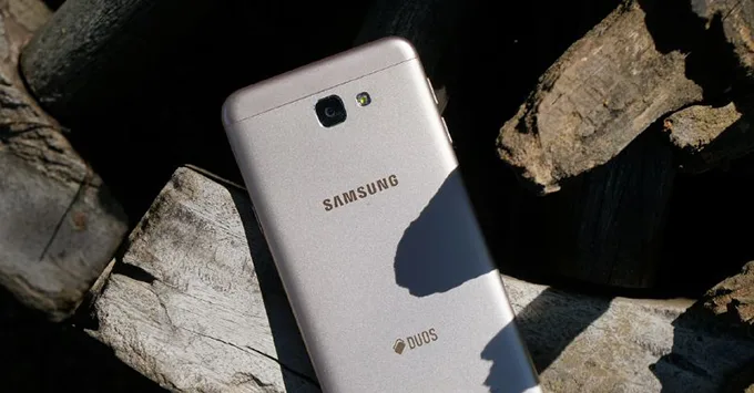 galaxy-j7-prime-va-j5-prime-bo-doi-camera-f1-9-man-hinh-lon-gia-re11