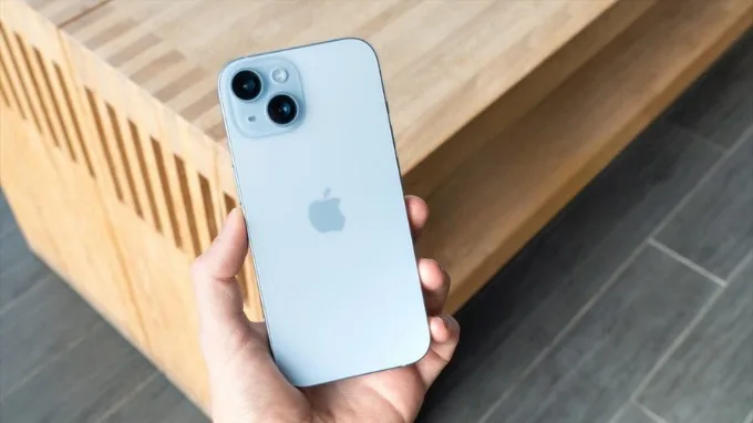 iPhone 15 màu Xanh dương dành cho người mệnh Thủy đáng mua 2025
