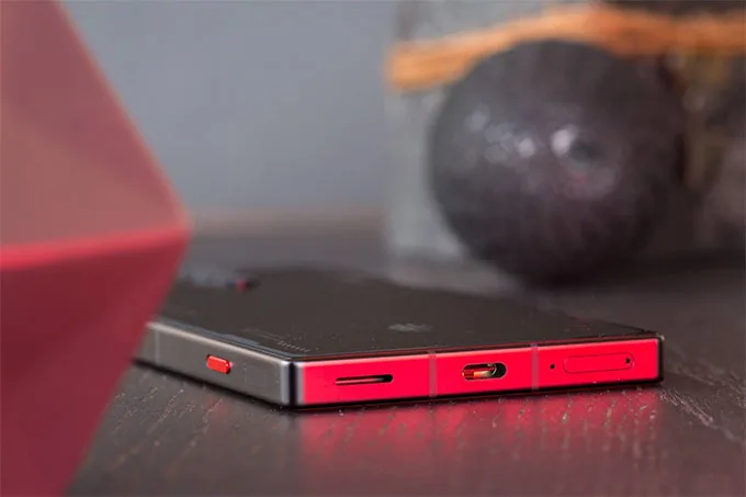 Red Magic 8 Pro có pin 6000mAh với sạc nhanh 65W