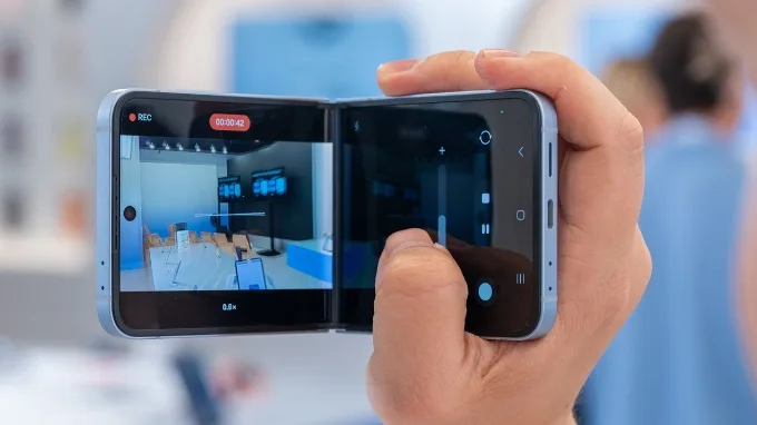 Samsung Galaxy Z Flip 7