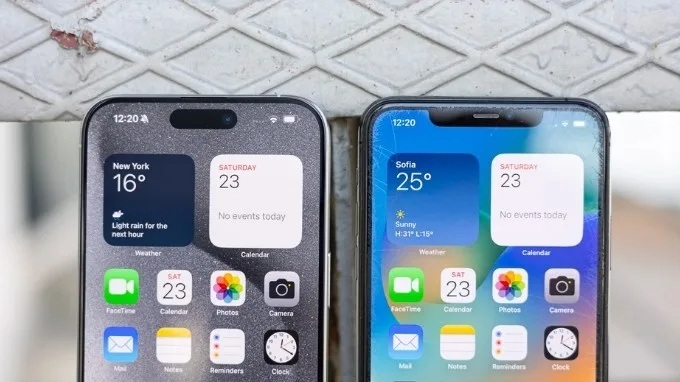 iPhone 15 Pro Max có Dynamic Island thay vì notch tai thỏ như trên iPhone 11 Pro Max
