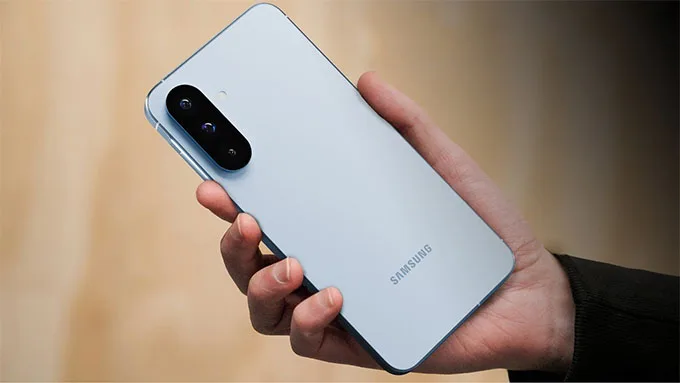 Samsung vẫn trung thành với ngôn ngữ thiết kế tối giản trên Galaxy A56